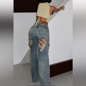 Distressed Boyfriend Jeans in Washed Blue